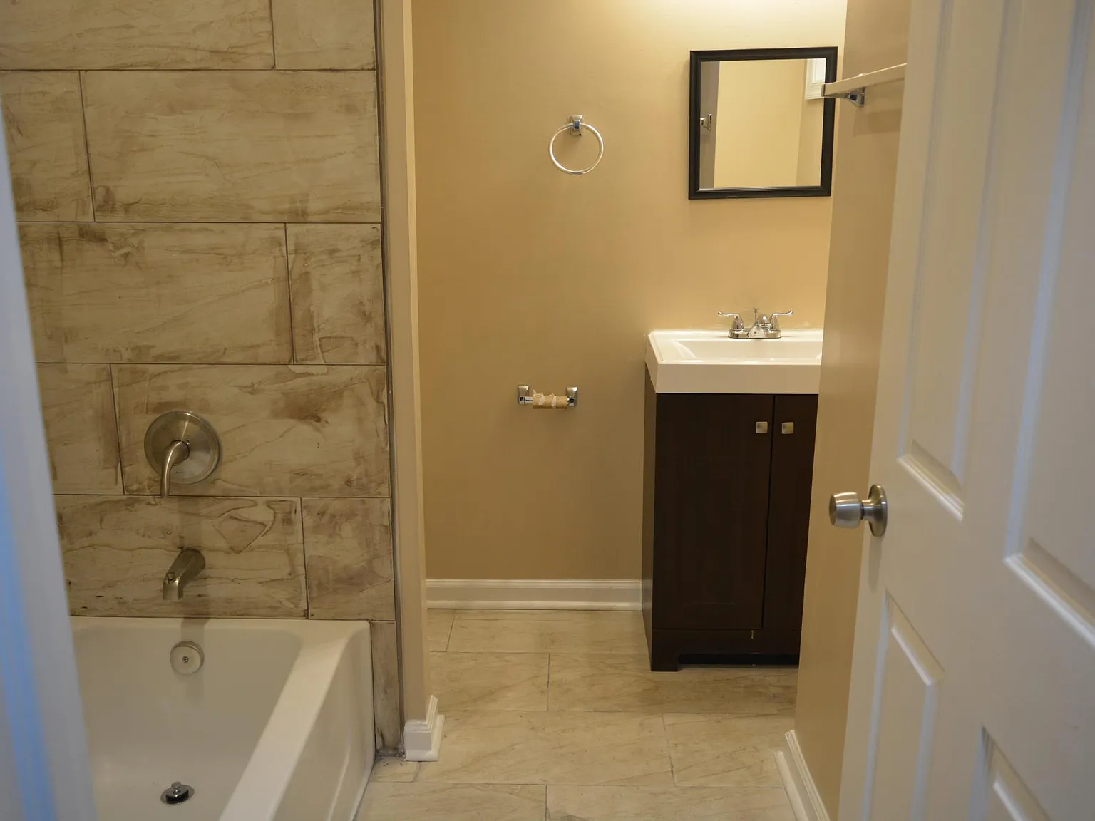 4 bed, 3200 sqft, $2,100 — Photo 3