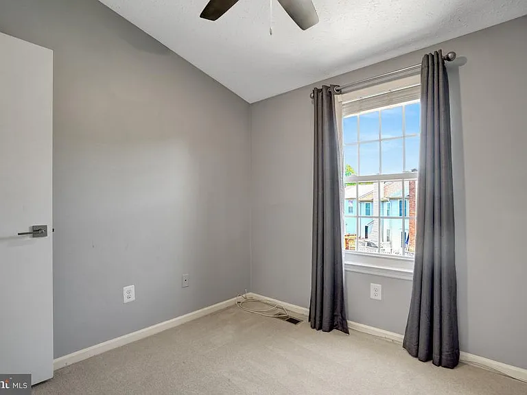 6063 Hydrangea Dr — Photo 32