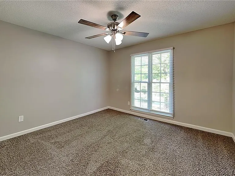 755 Abbington Ln — Photo 12