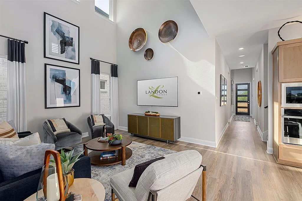4 bed, 2309 sqft, $3,990 — Photo 3
