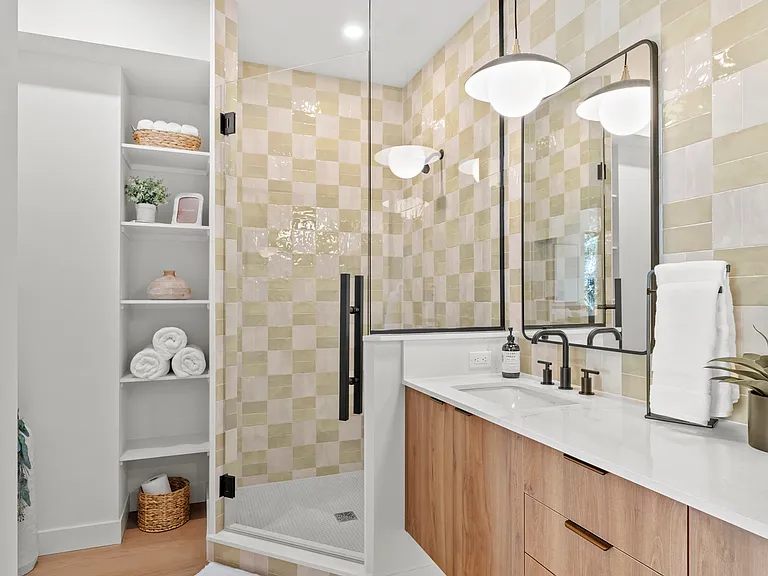 6305 Soundview Dr — Photo 31