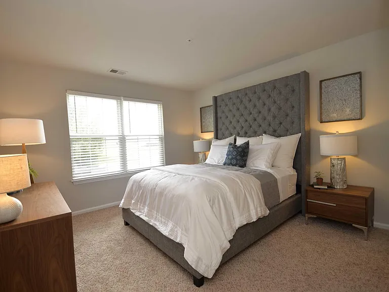 100 N Barrett Ln — Photo 4
