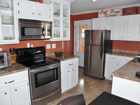 Fabulous eat-in kitchen features stainless appliances and enameled cabinets