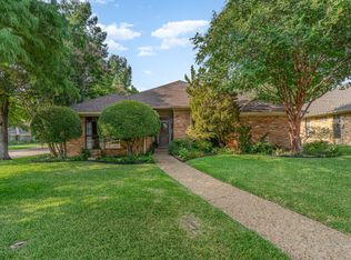 3911 Bobbin Ln, Addison, TX 75001