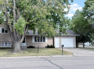 494 Joal Dr, Carrington, ND 58421