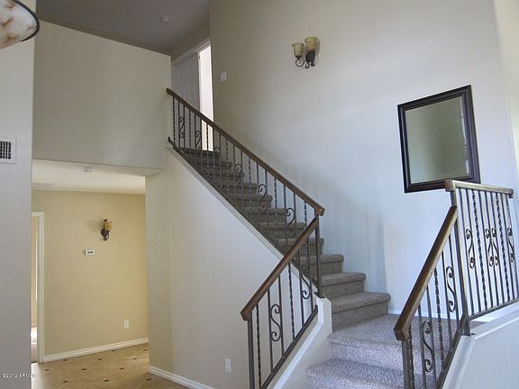 3rd image of 1412 W Goldfinch Way