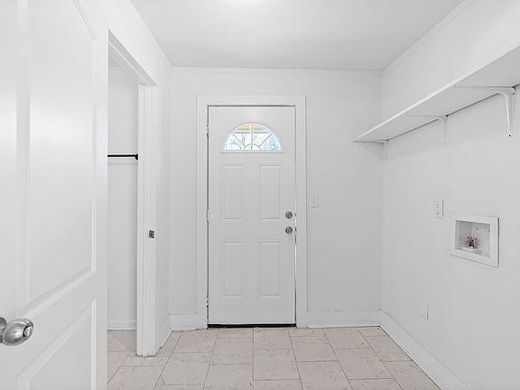4th image of 215 Cave St