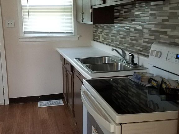 2nd image of 207 N Pierpont Ave