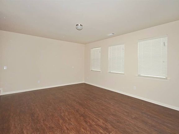 3rd image of 3610 Brookhollow Dr