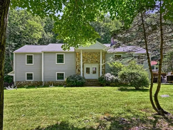 460 Laurel Ln, Kinnelon Boro, NJ 07405