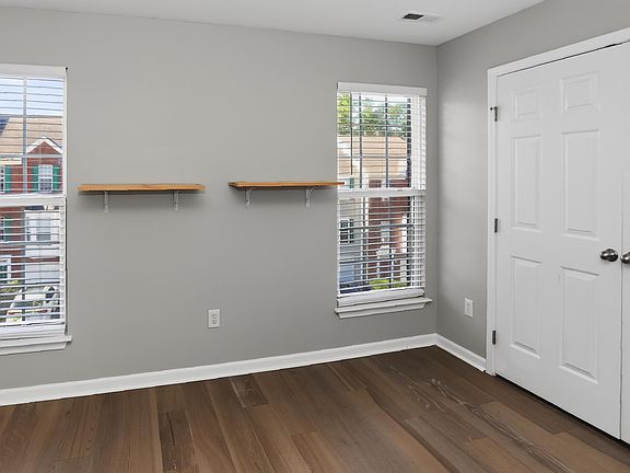 3rd image of 467 Canewood Pl