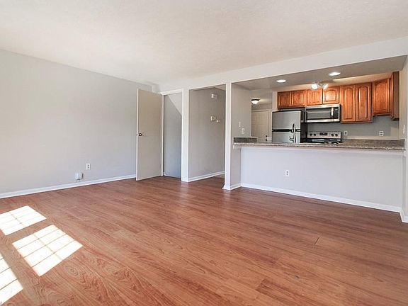 5th image of 302 Zingales Dr #9A