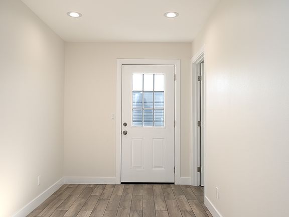 2nd image of 6407 Camellia Ave #1/2