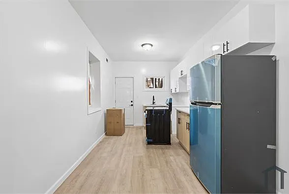 2055 Dickinson St — Photo 7