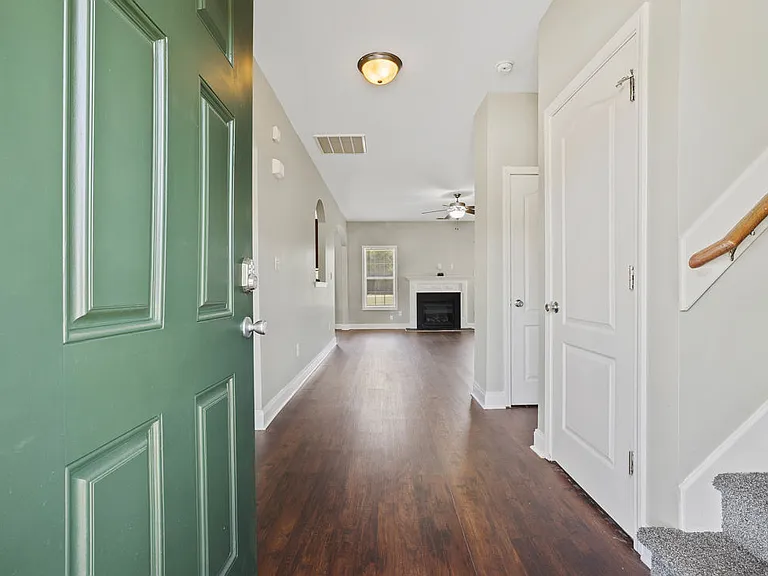 121 Feathers Ln — Photo 27