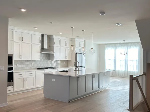 22092 Midmoore Dr, Ashburn, VA 20148