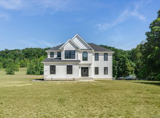 989 Freedom Rd, Pleasant Valley, NY 12569