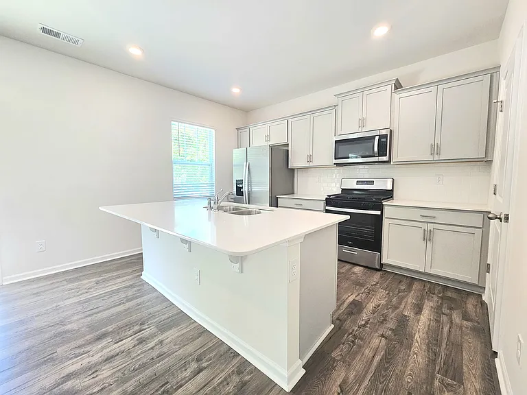 3854 Rosewood Dr — Photo 5