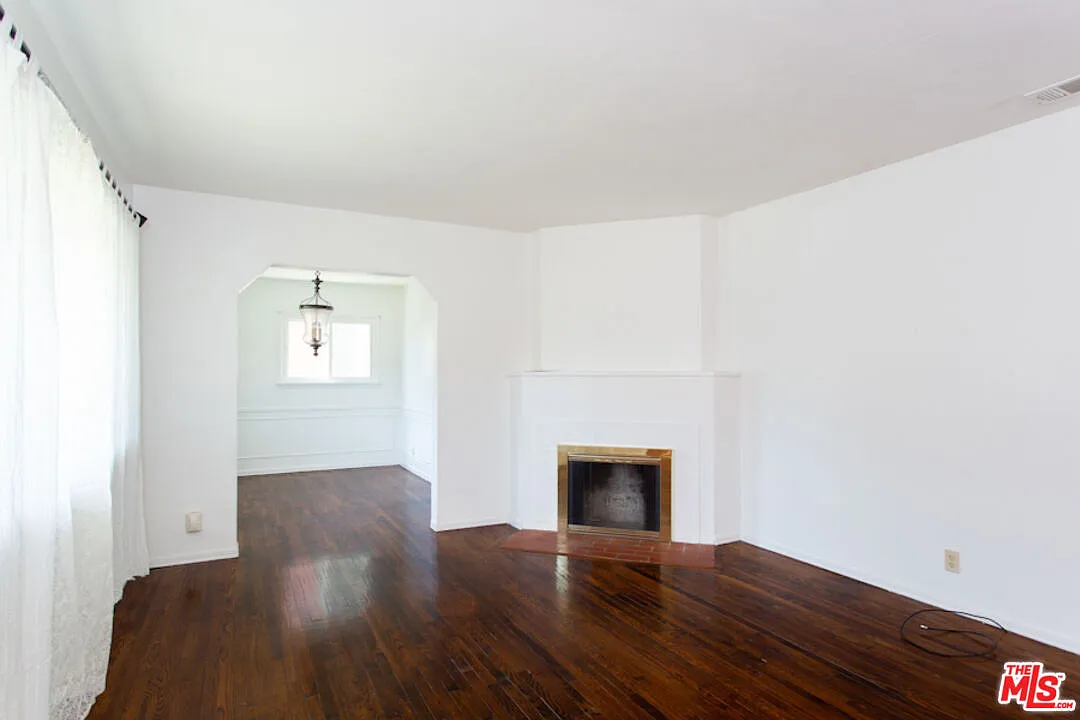 3 bed, 1.0 bath, 1226 sqft, $3,995 — Photo 3