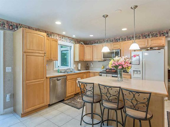 3rd image of 7515 Windwood Beach Dr