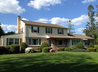 79 School St, Agawam, MA 01001