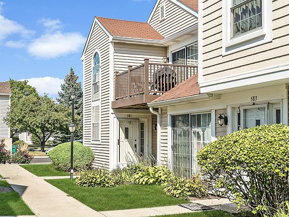 3rd image of 581 Le Parc Cir Unit 581