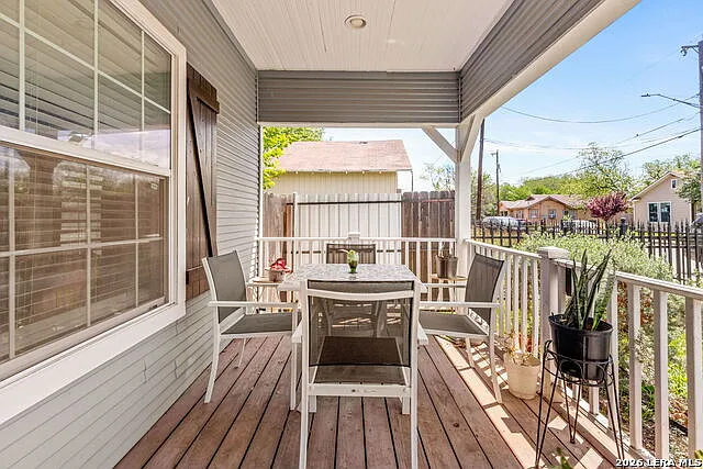 3 bed, 1.0 bath, 1242 sqft, $1,600 — Photo 3