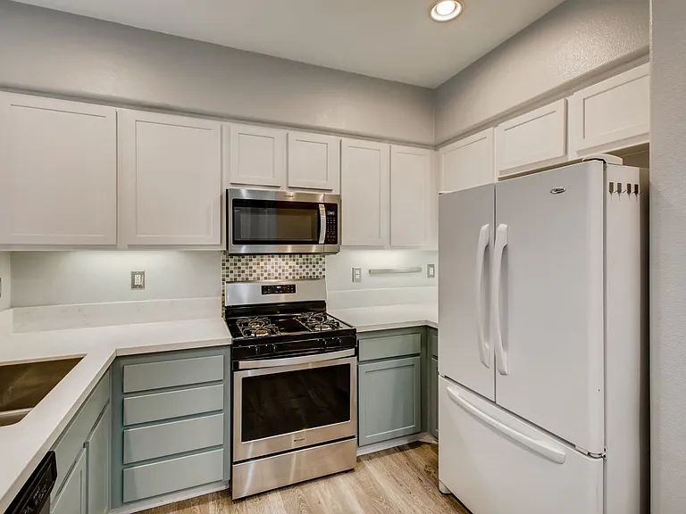 4300 Newton Ave #32 — Photo 9