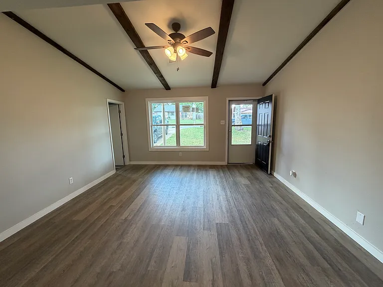 103 Briarfield Cv — Photo 3