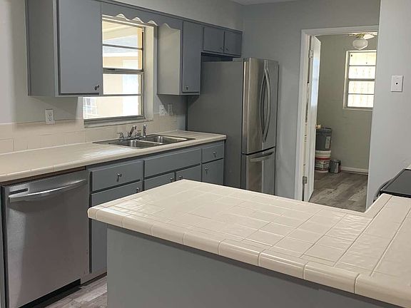 4th image of 217 NE 5th St