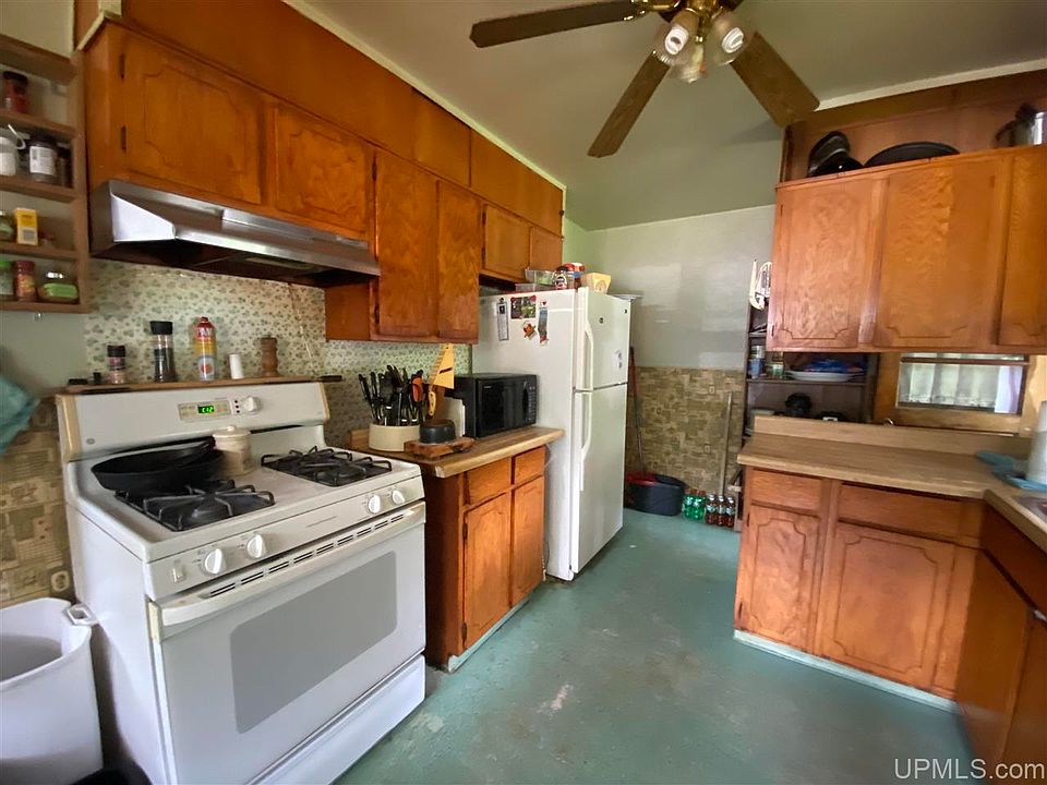 2622 Center St, Marquette, MI 49855 Zillow
