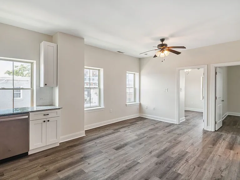 635 W Girard Ave #D — Photo 4