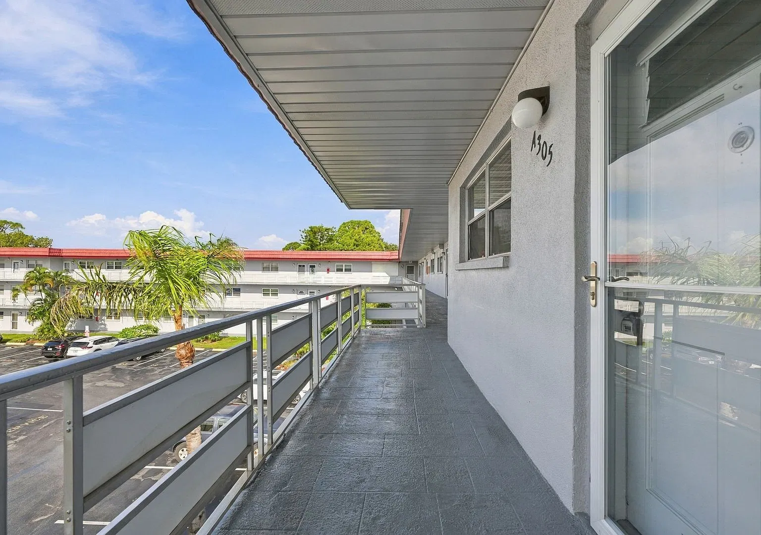 Gorgeous 1br/1ba condo in 55+ community of Five Towns, Berkshire Building, St Petersburg. — Photo 2
