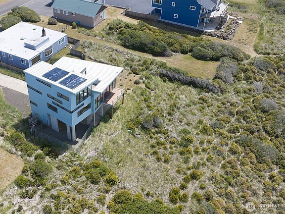 3rd image of 1069 Ocean Shores Boulevard SW