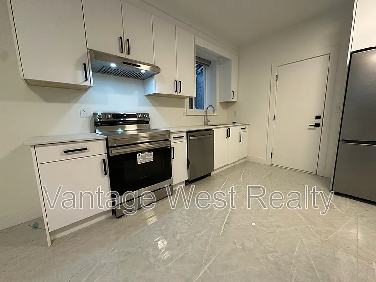 3757B Astoria Dr — Photo 3