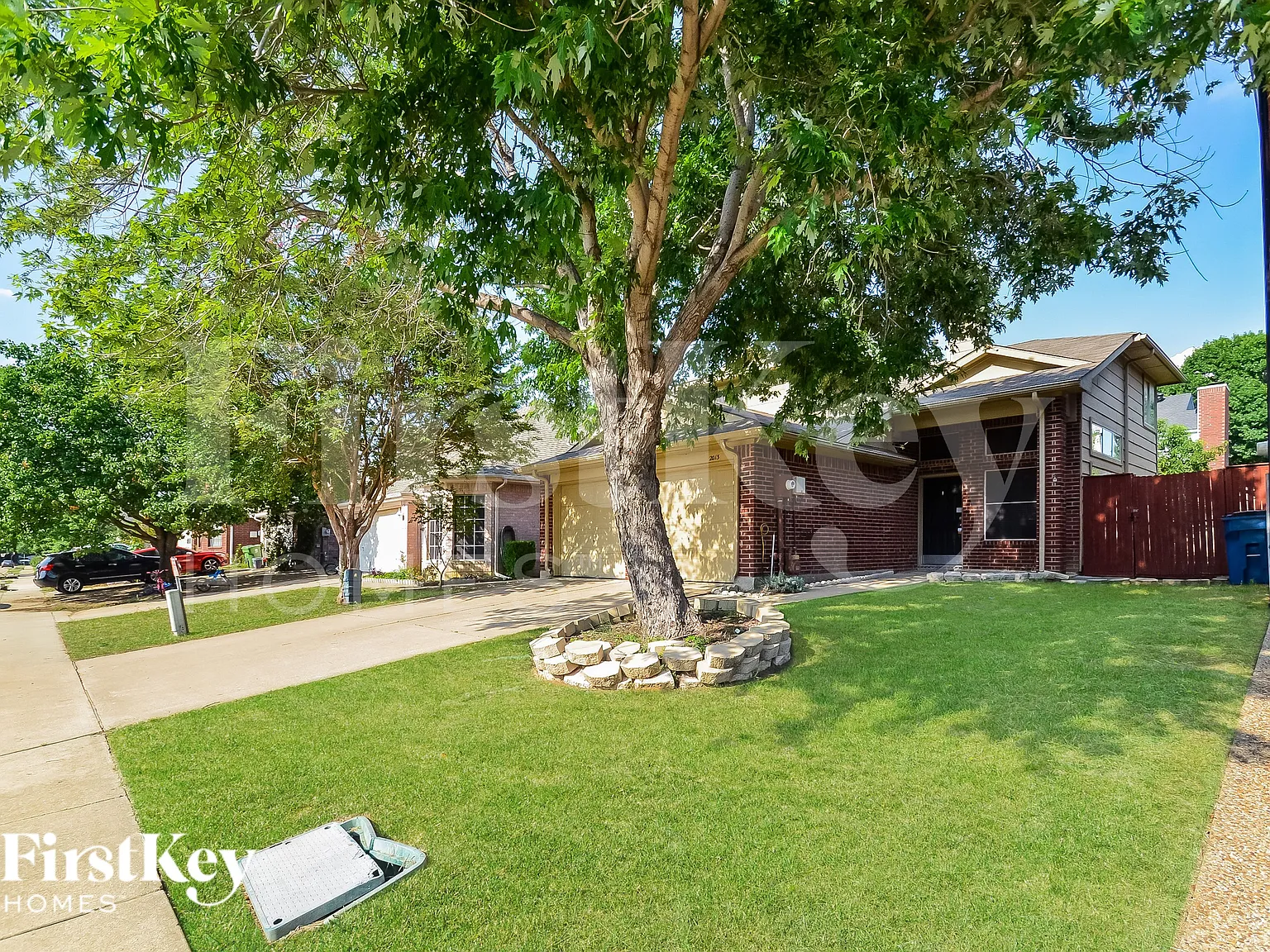 3 bed, 2.0 bath, 1427 sqft, $2,315 — Photo 2