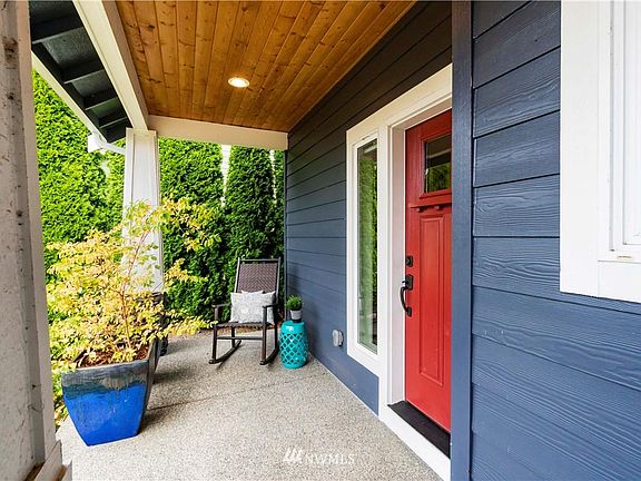 5th image of 1926 Arbutus St NE