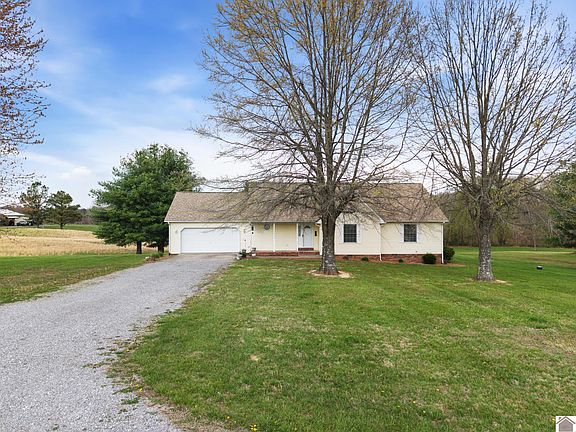 3rd image of 150 Lakeview Dr