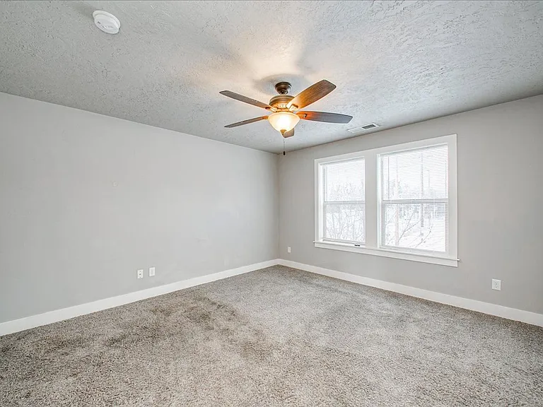 3313 Dewey St — Photo 25