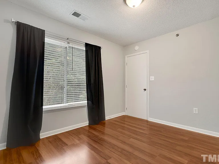 1411 Collegiate Cir #303 — Photo 3