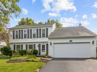 606 Thackeray Ln, Fox River Grove, IL 60021