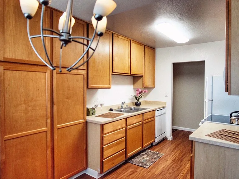 California Oaks Apartments — Photo 7