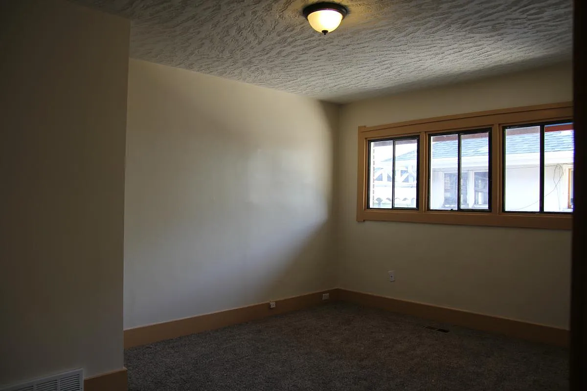 2 bed, 1200 sqft, $1,249 — Photo 2