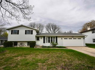 2511 Van Beek Rd, Green Bay, WI 54311