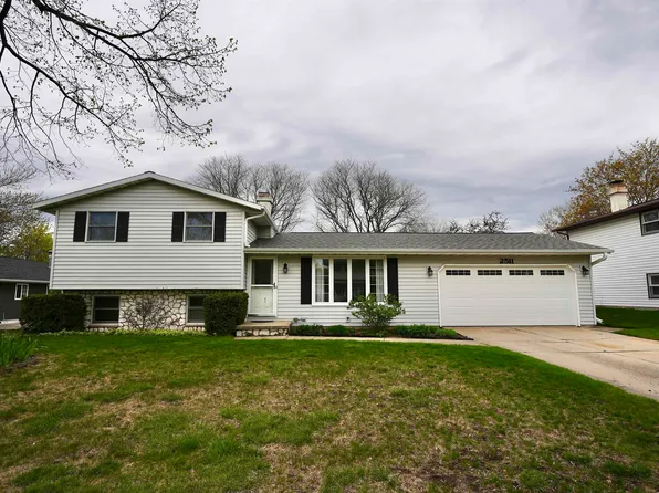 2511 Van Beek Rd, Green Bay, WI 54311