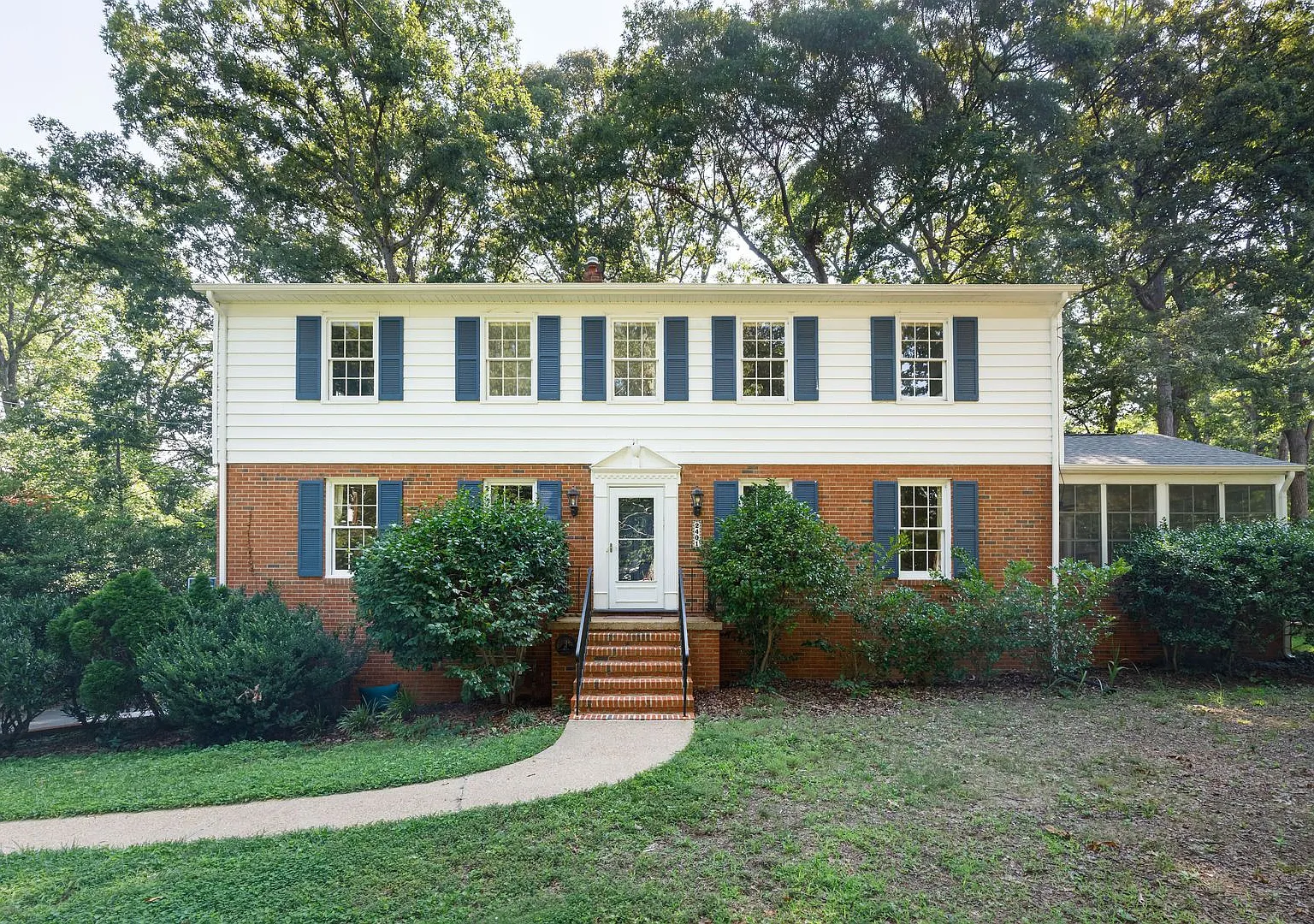 Large 5 Bedroom Home in Bon Air Available Mid August — Photo 3