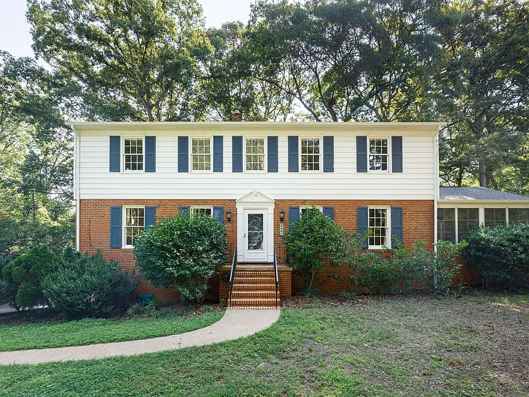 2401 Scarsborough Dr — Photo 3