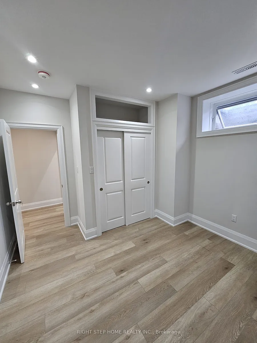 Building Photo - 41 Sugarbush Sq