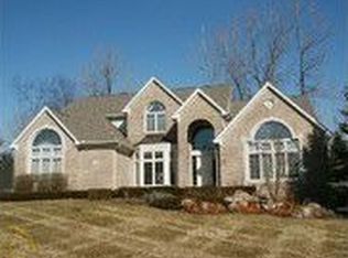 1770 Skyline Dr, Rochester Hills, MI 48306