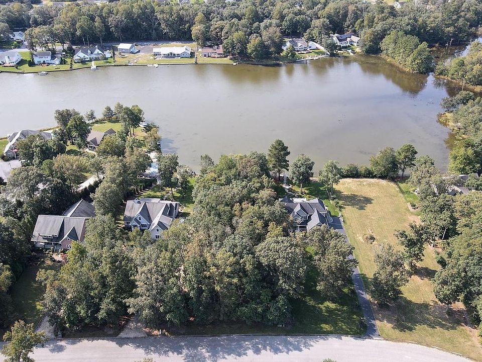 1st image of 29740 Lakewood Dr